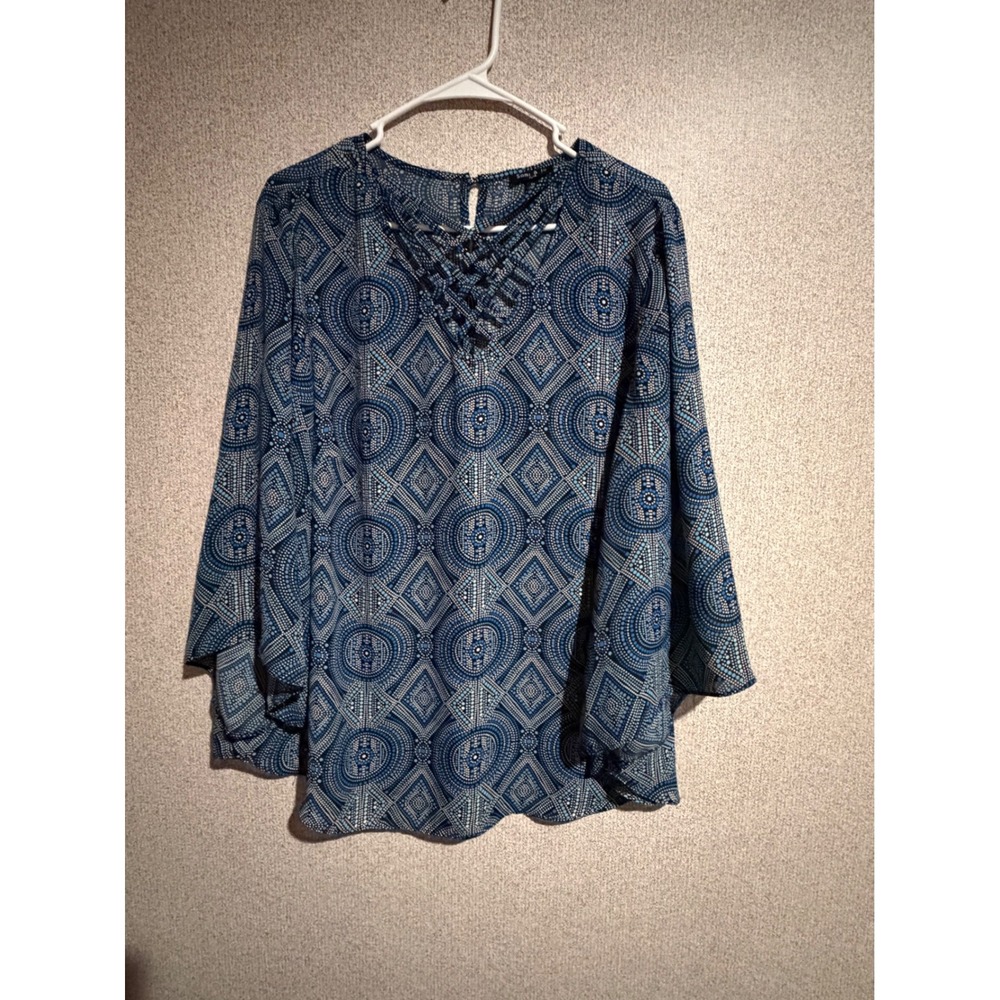 Sami & Jo Plus Womens 2X Blue Geometric Mosaic Lattice Neck Bell Sleeve Blouse